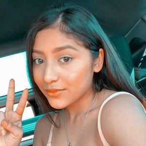 Meet your Posher, Mia